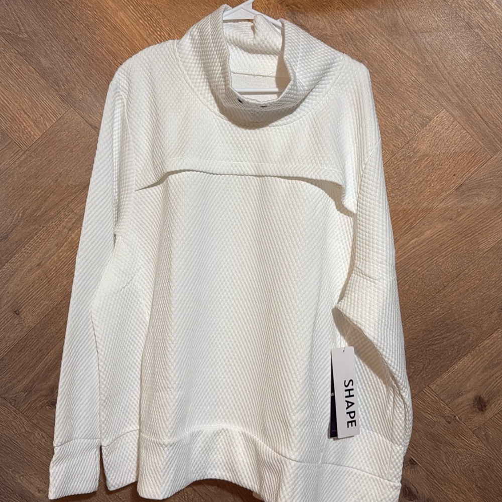 SHAPE pullover/ sweater nwt